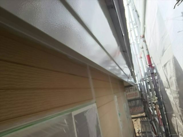 破風板の塗装です