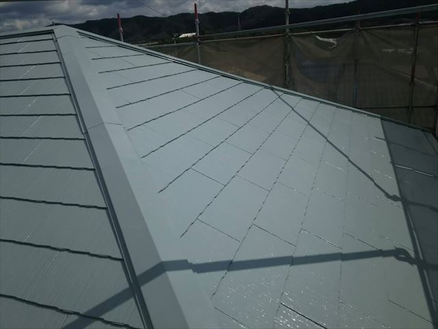 屋根の中塗り完了です