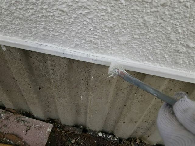 水切りの塗装です