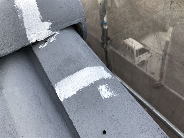 春日井市篠木町で、洋瓦の屋根の下塗り１回目・２回目塗装しました。