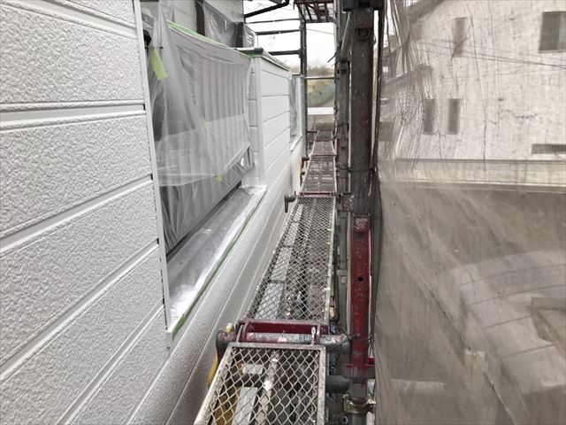 外壁の中塗り塗装、完了です