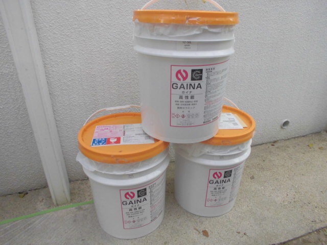 小牧市にて外壁との間に隙間が出来たシーリング材を打ち替えました