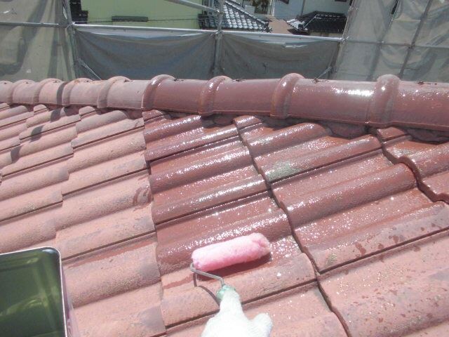 小牧市、洋瓦の下塗り