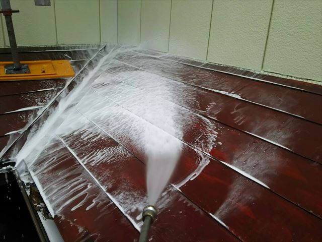 屋根の洗浄です。