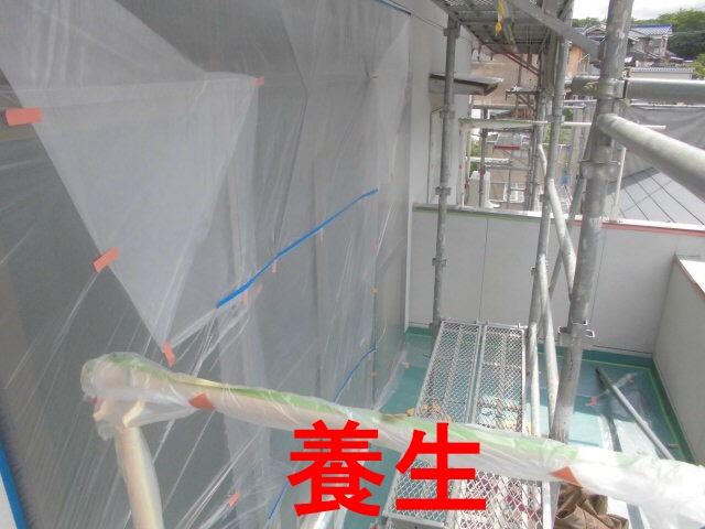春日井市高座台で外壁塗装の養生と下地処理を行ないました。