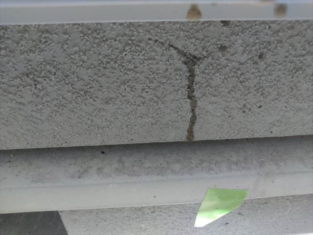 外壁の亀裂です