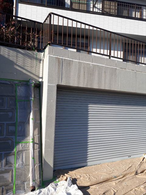 春日井市高蔵寺町で、車庫塗装とブロック塀塗装を行います。