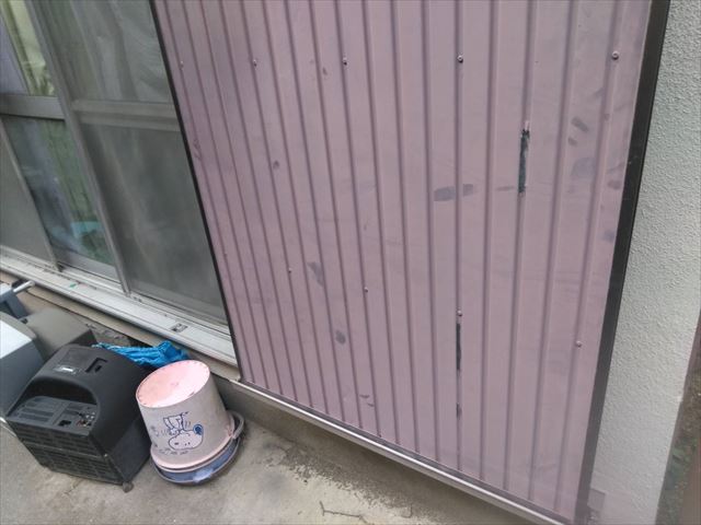 トタン壁の汚れ