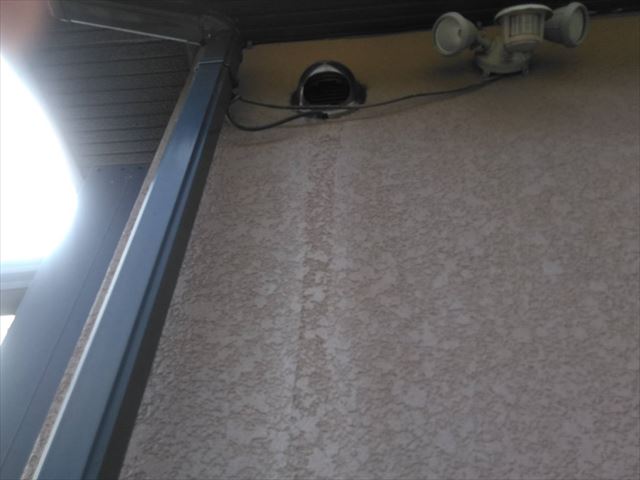 外壁の色褪せです