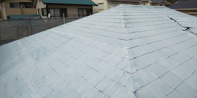 屋根の下塗り、完了
