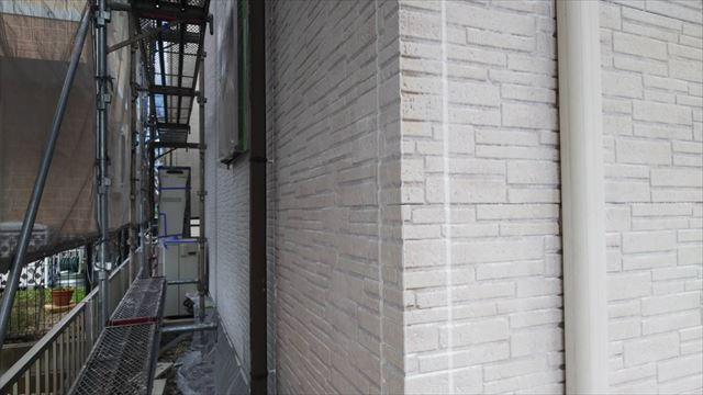 春日井市熊野町北で外壁の上塗り缶に防カビ剤投入、塗装です！
