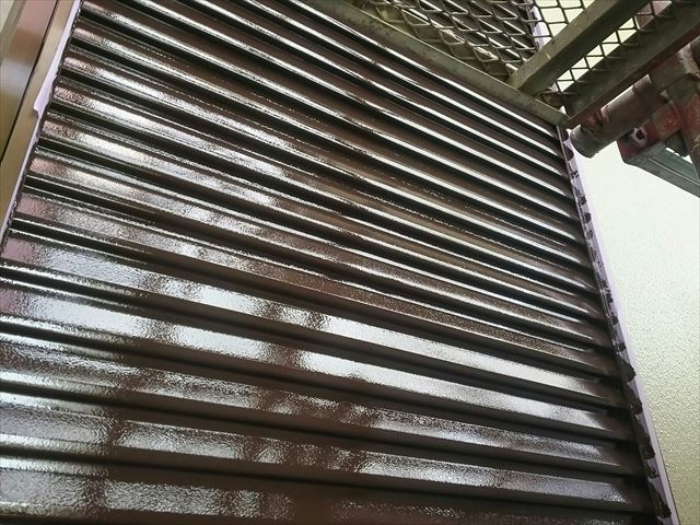 春日井市岩成台で雨戸の塗装・幕板の塗装を行ないました。