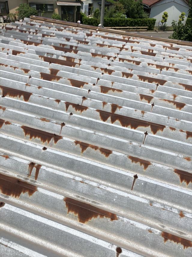 瀬戸市水北町で、錆付いていた折板屋根を塗装しました。