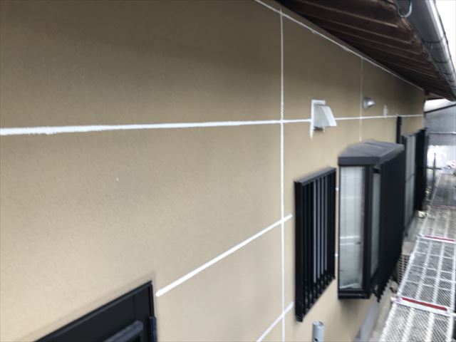 春日井市大泉寺町軒天を木部専用のウレタンクリアーで艶を出して塗装を行ないました。