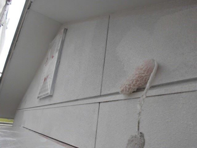 外壁の下塗りです