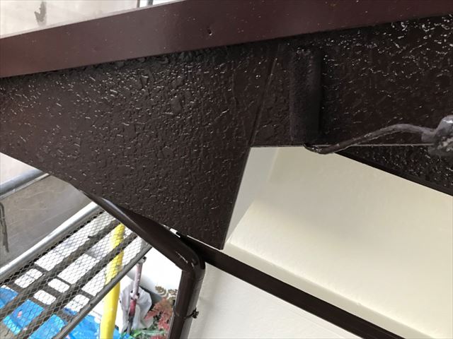 破風板の塗装です