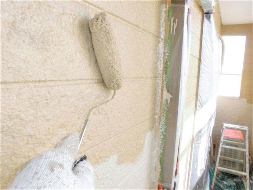 瀬戸市ゆりの台で超低汚染リファインフッ素塗料で上塗り塗装です
