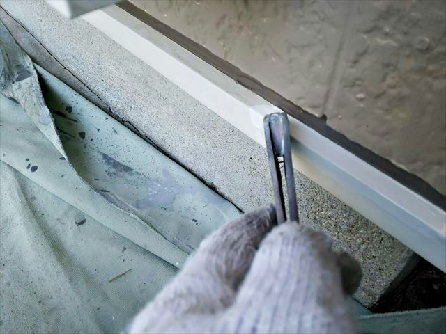 小牧市、水切りの塗装です