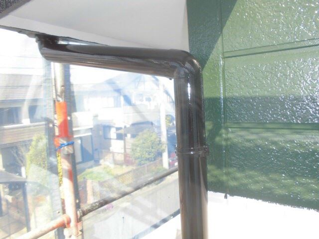 樋の塗装です