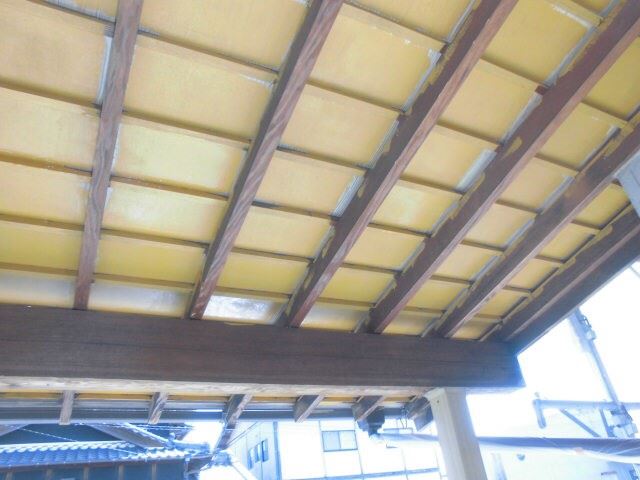 軒天の塗装です