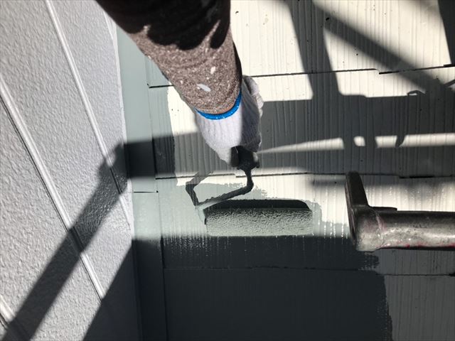 下屋根の塗装です
