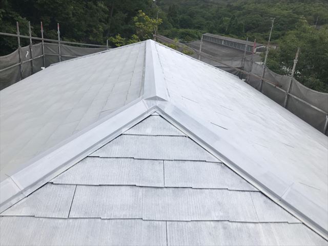 屋根の下塗り、完了です
