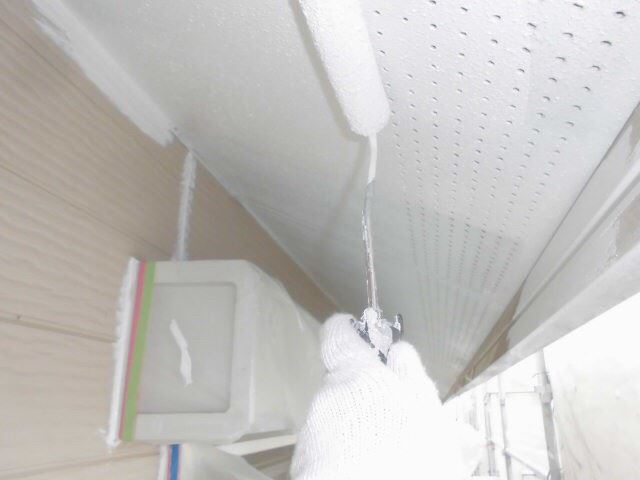 軒天の塗装です