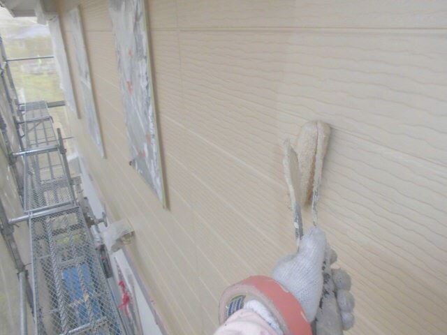 外壁の上塗り塗装です