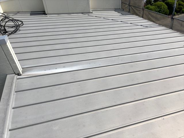 折半屋根の洗浄です