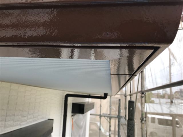 破風板の塗装です