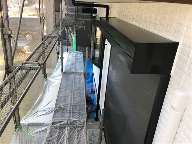 シャッターボックスの塗装です
