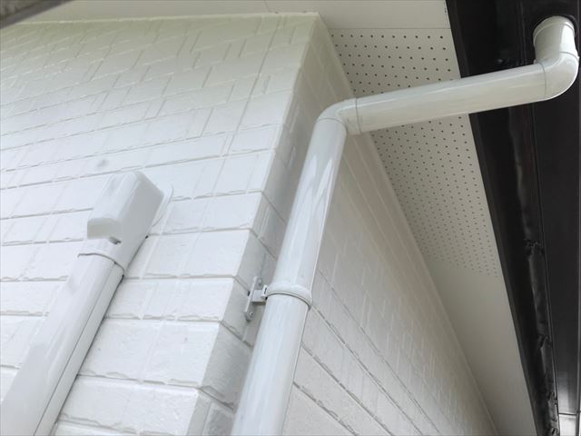 樋の塗装です