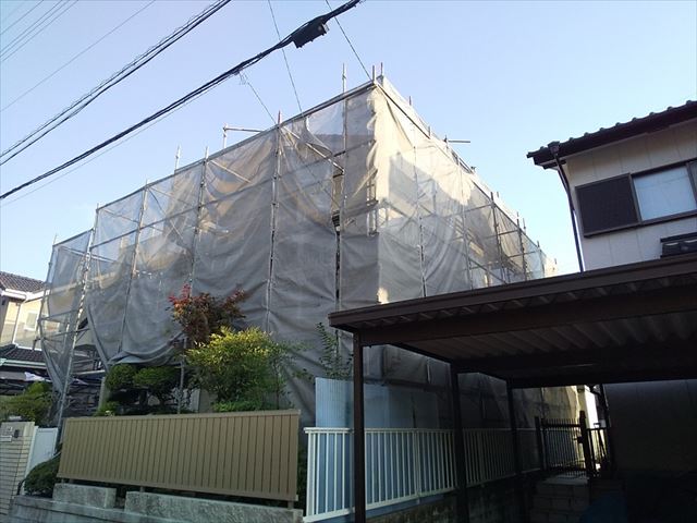 犬山市天神町で養生と浸透性の良い弱溶剤形塗料で軒天の塗装を行いました。