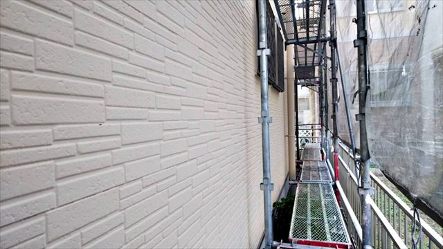 春日井市、外壁の上塗り