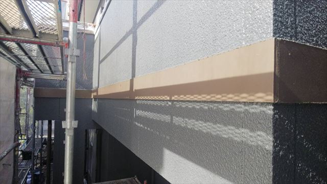 幕板の塗装です