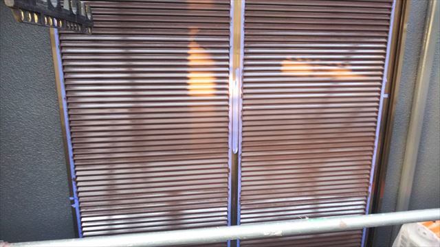雨戸の塗装です