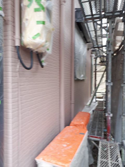 外壁の中塗り塗装、完了です