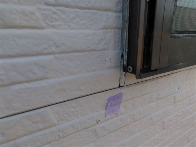外壁の塗膜の剥がれです