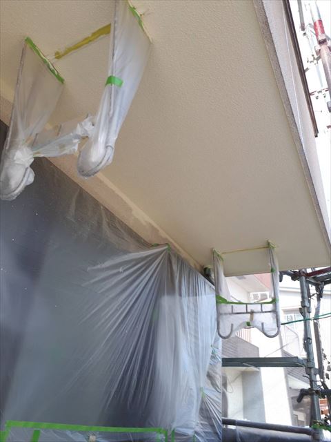ベランダ下の塗装です