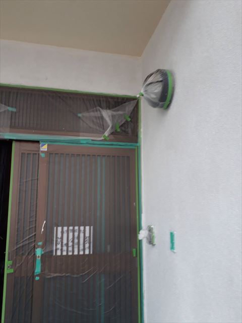 玄関ドアの養生です