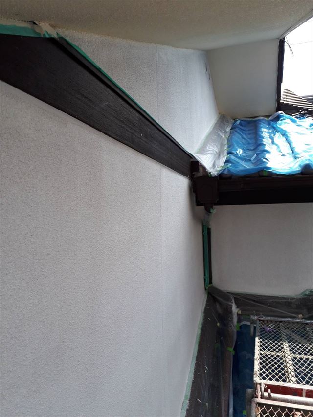 外壁の下塗り２回目塗装