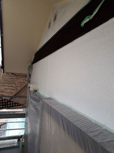 外壁の下塗り塗装です