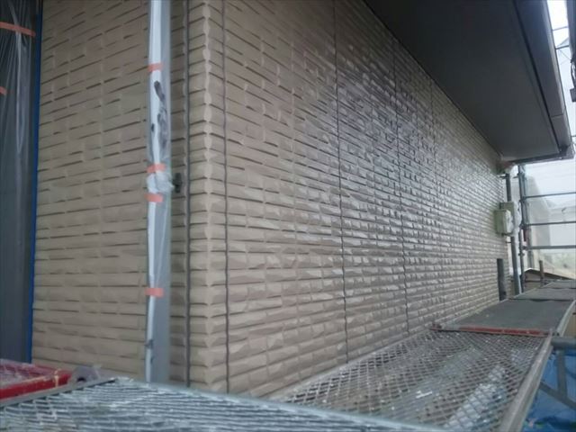 外壁の下塗り１回目、完了