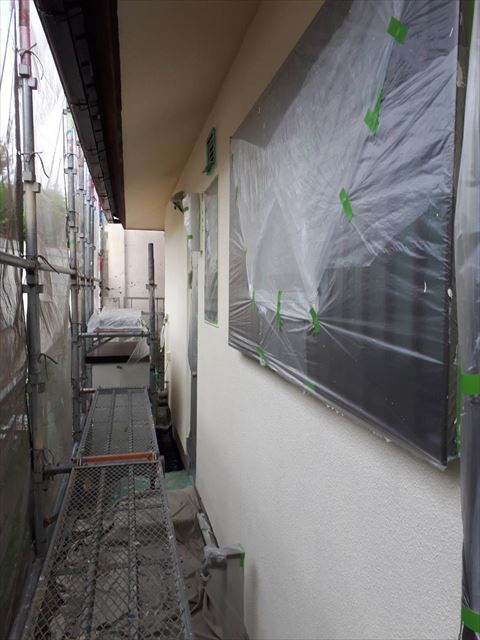 外壁の上塗り塗装です