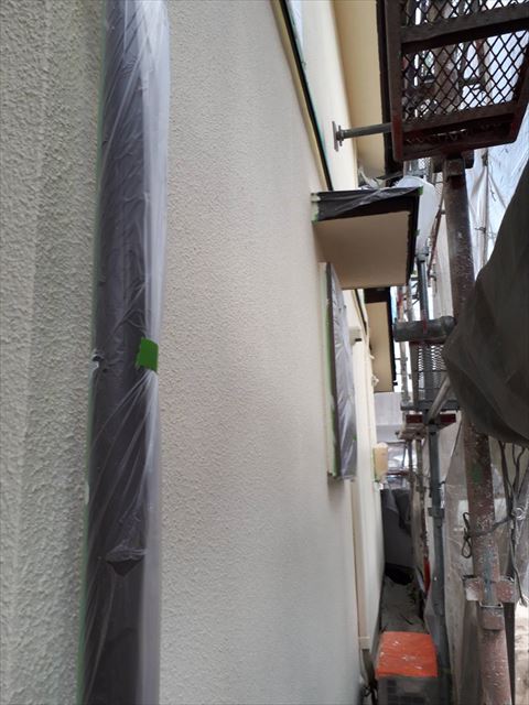外壁の上塗り塗装です