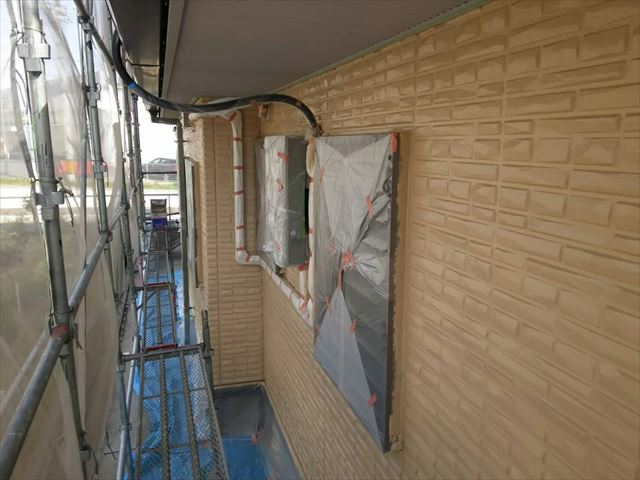 外壁の上塗り塗装です