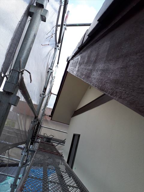 飾り幕板の塗装です