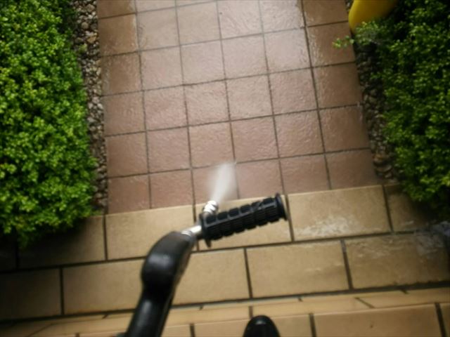 玄関アプローチ洗浄です
