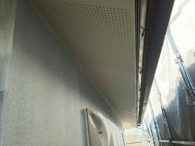 春日井市岩成台で外壁の中塗り・上塗り塗装を行いました。