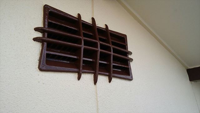 換気口の塗装です
